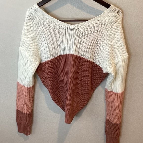 Almost Famous Twist Front Sweater Size M Cream Coral - Picture 3 of 9